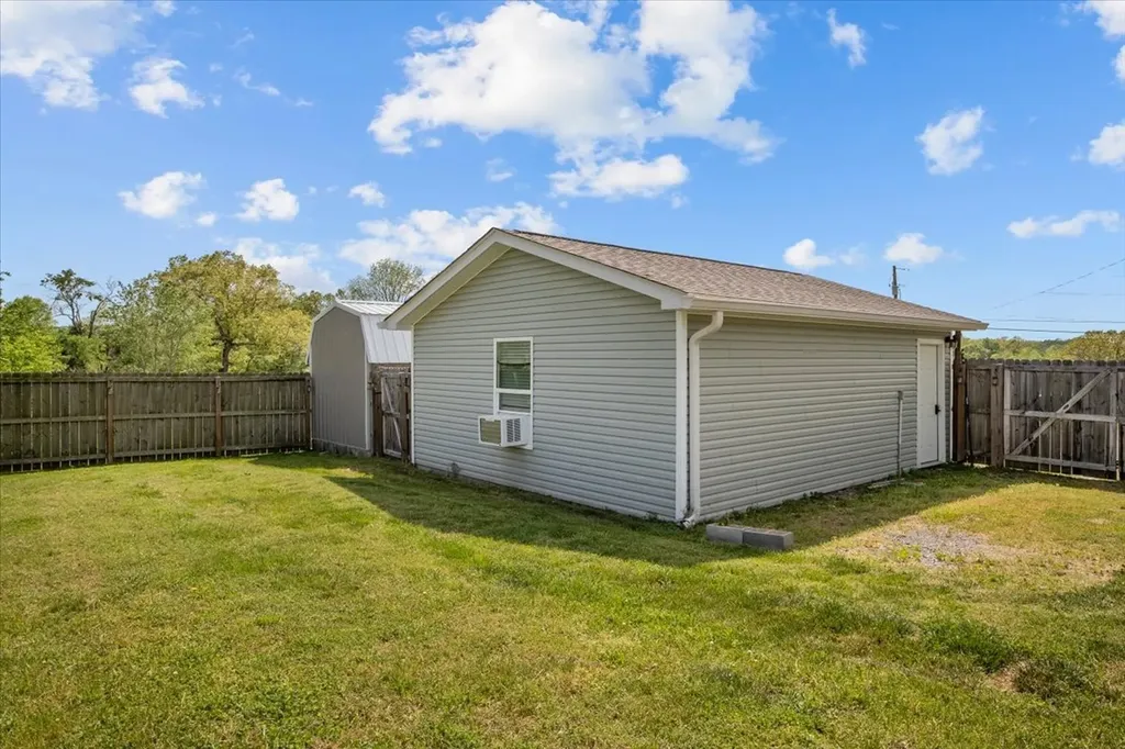 17041 Pond Circle Bon Aqua TN 37025