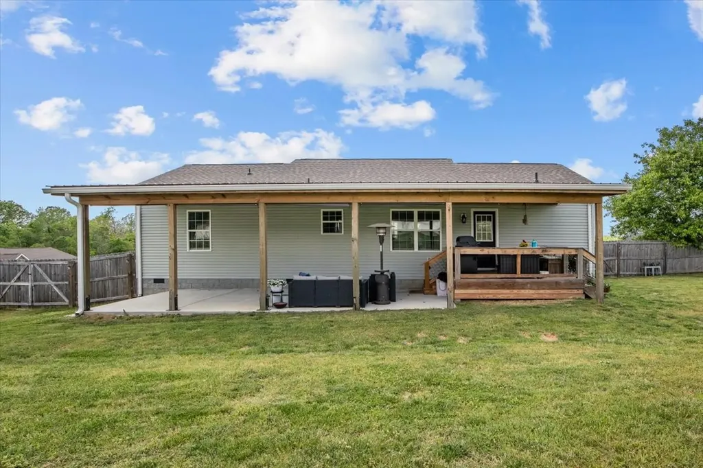 17041 Pond Circle Bon Aqua TN 37025
