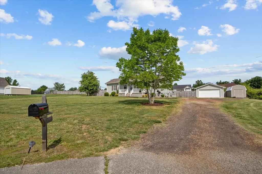 17041 Pond Circle Bon Aqua TN 37025