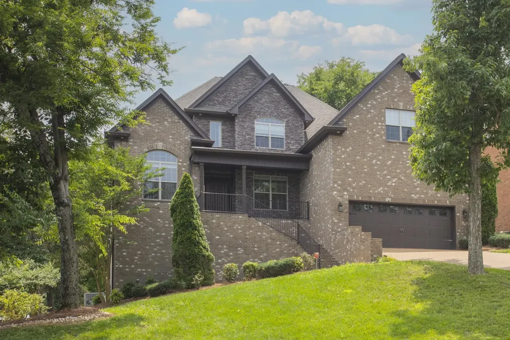 111 Country Hills Drive Hendersonville TN 37075