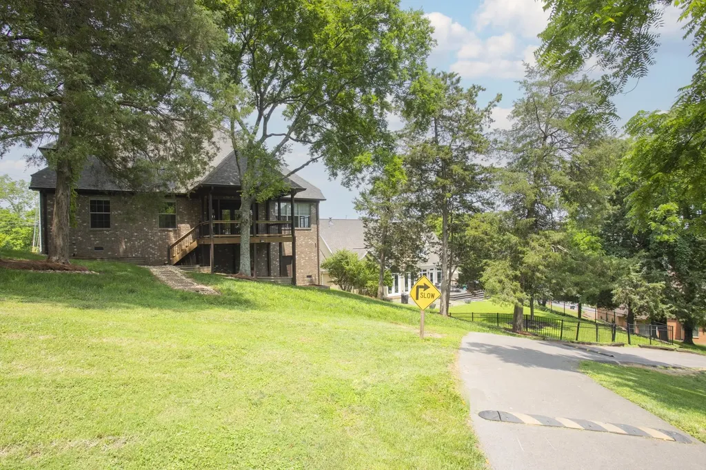 111 Country Hills Drive Hendersonville TN 37075