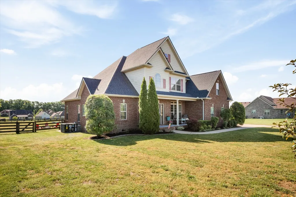 1027 Double Tree Lane Gallatin TN 37066