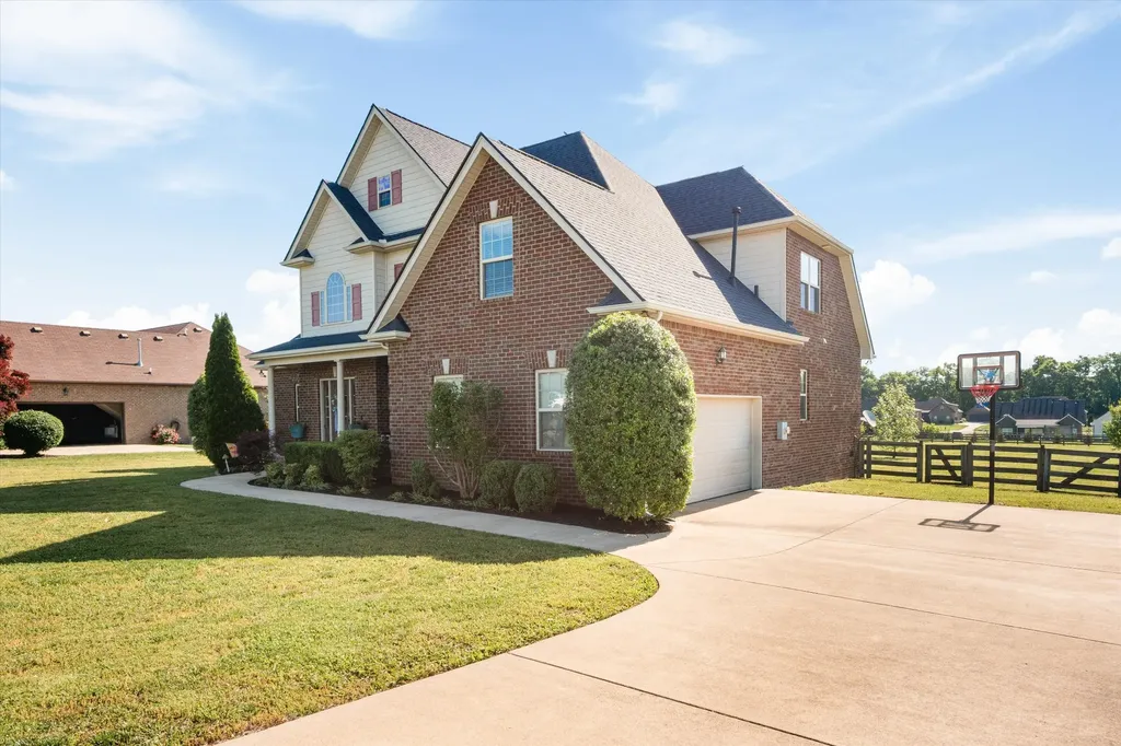 1027 Double Tree Lane Gallatin TN 37066