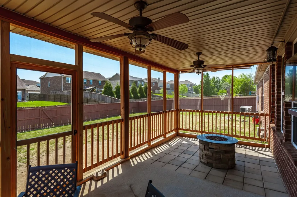 1006 Abberley Circle Hendersonville TN 37075