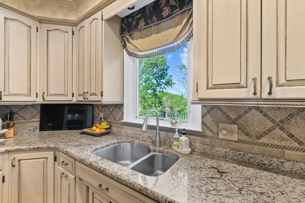 105 Foxwood Ln, SW Franklin TN 37069