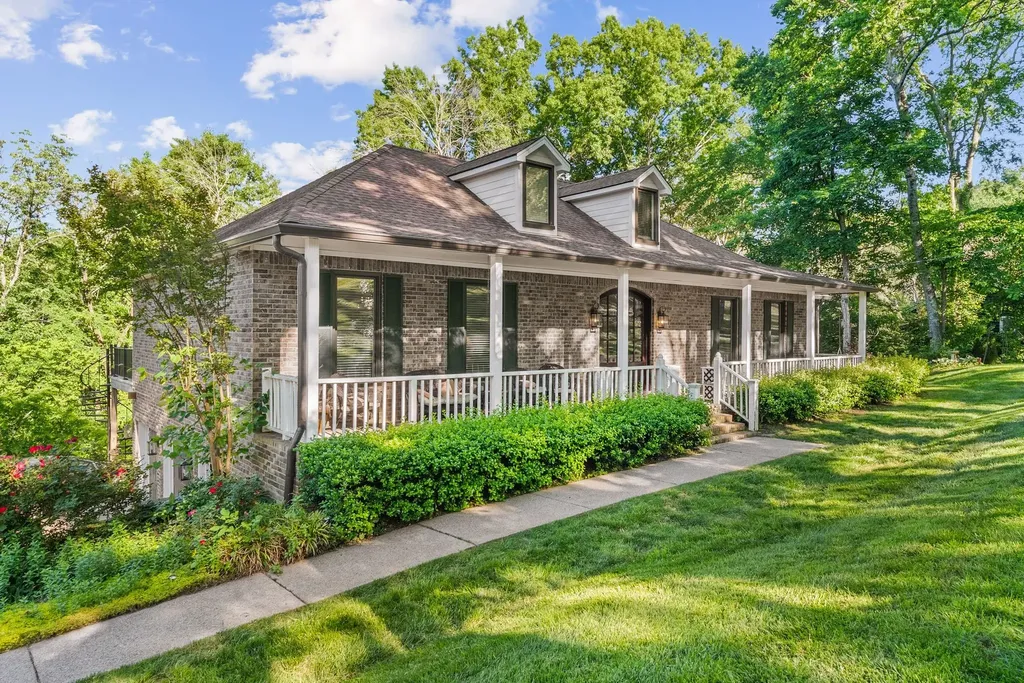 105 Foxwood Ln, SW Franklin TN 37069