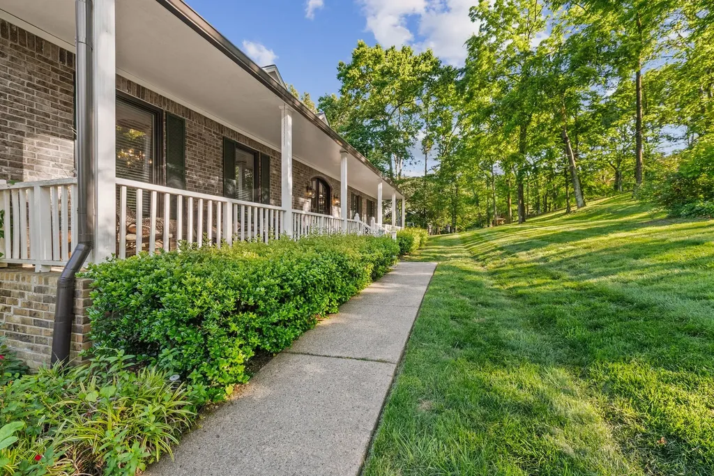 105 Foxwood Ln, SW Franklin TN 37069