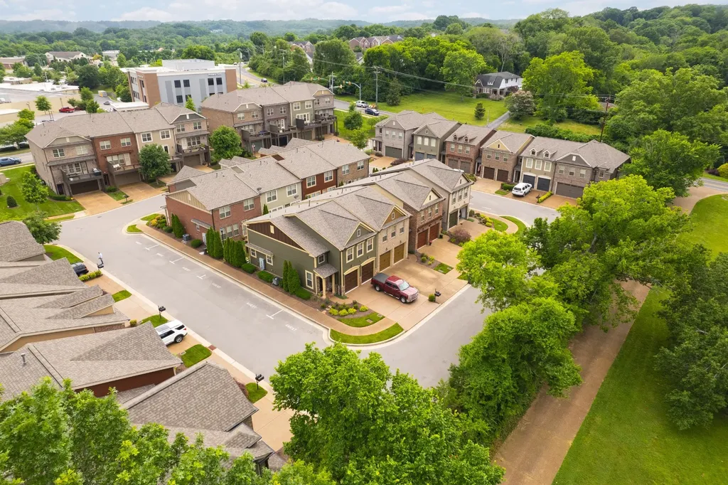 815 Silkwood Drive Nashville TN 37221