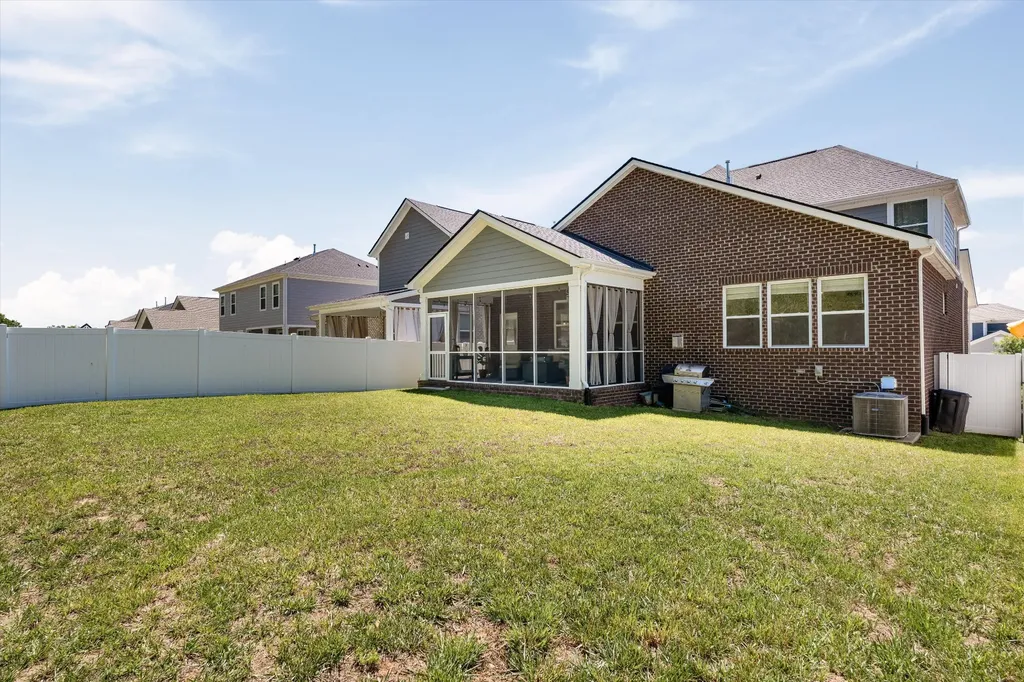 1077 Pebble Run Road Hendersonville TN 37075