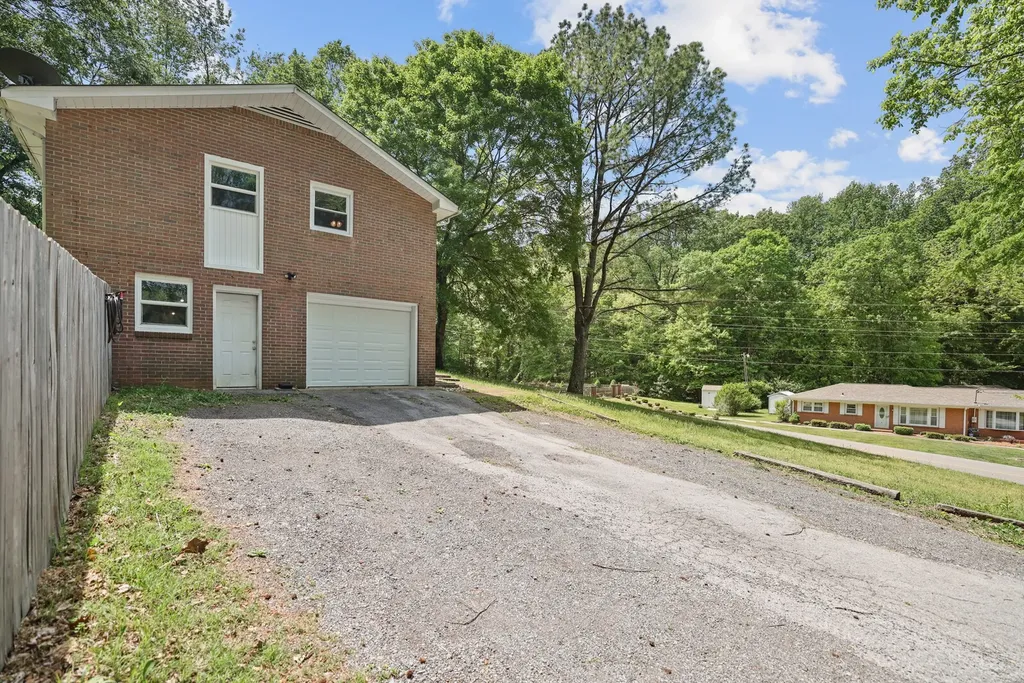 1709 W Elmwood Road Clarksville TN 37040