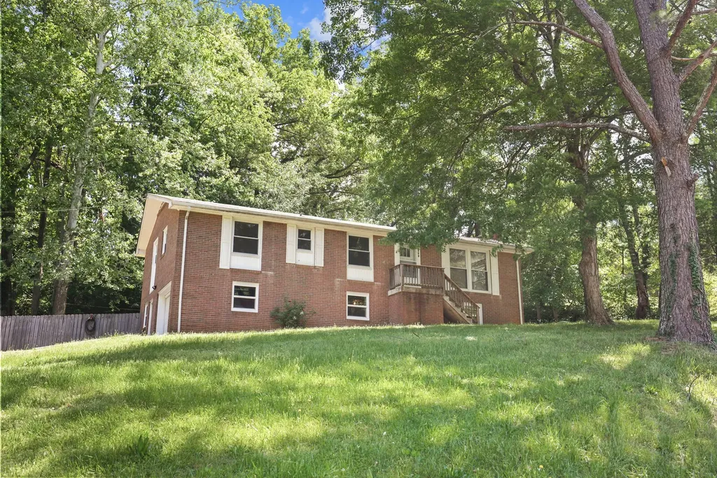 1709 W Elmwood Road Clarksville TN 37040