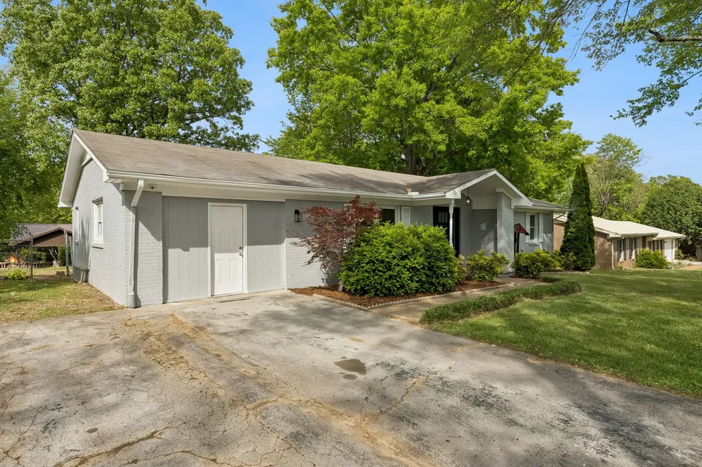 1612 Whippoorwill Drive Lawrenceburg TN 38464