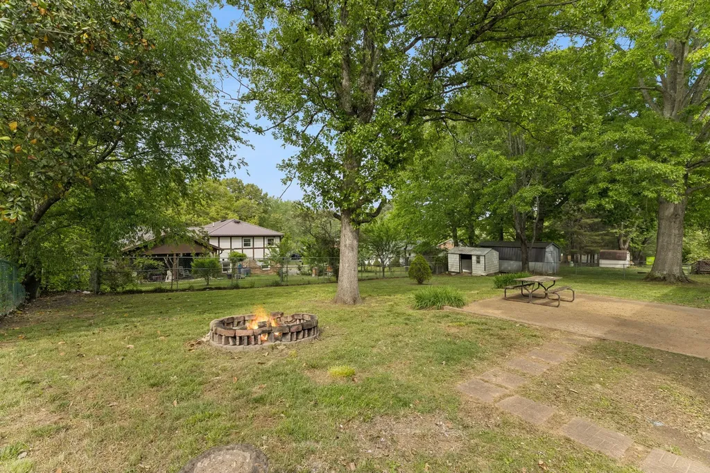 1612 Whippoorwill Drive Lawrenceburg TN 38464