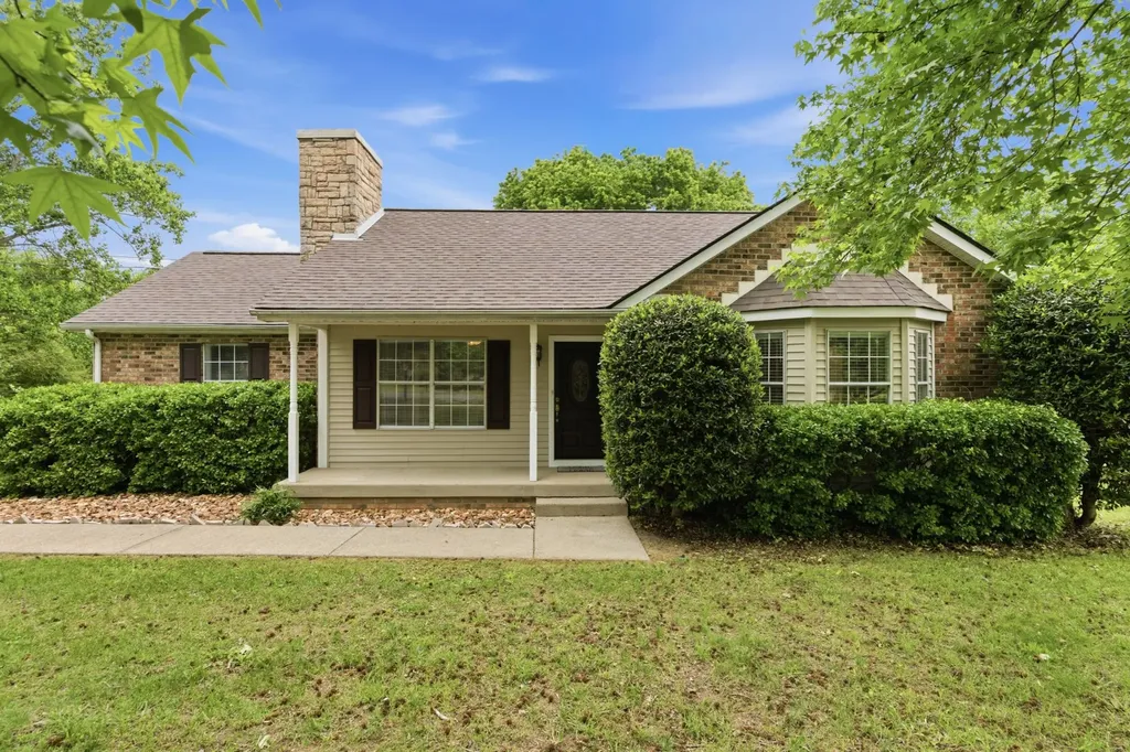 1019 Willowbank Dr, S Ashland City TN 37015