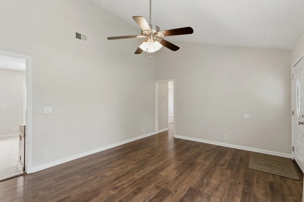 1019 Willowbank Dr, S Ashland City TN 37015