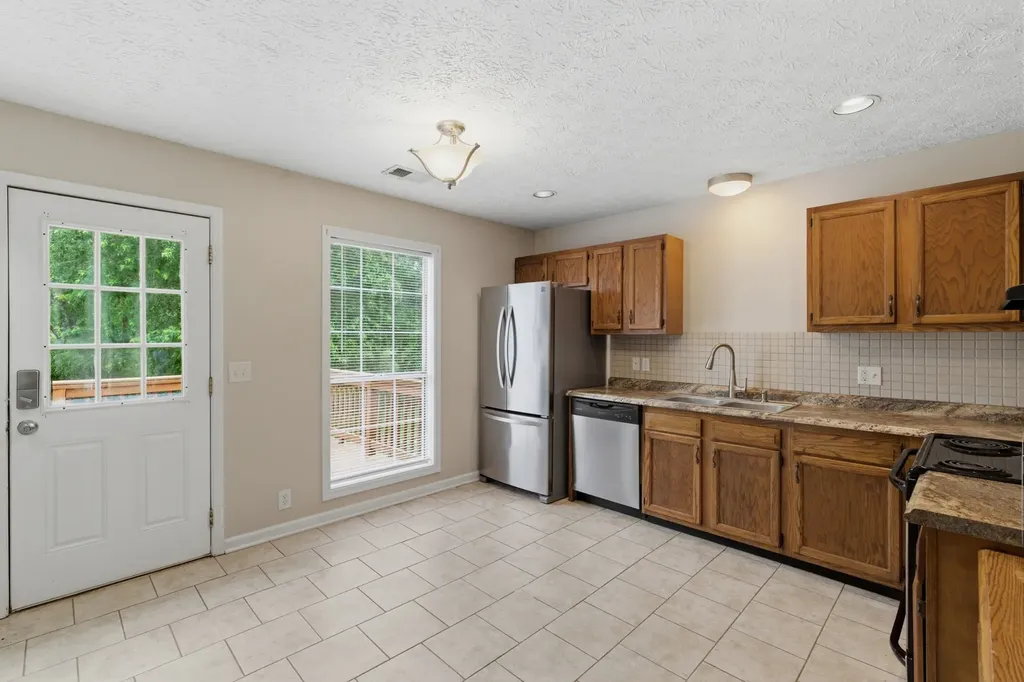 1019 Willowbank Dr, S Ashland City TN 37015
