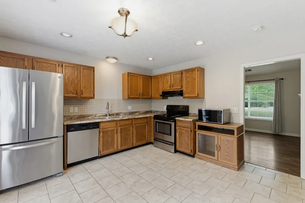 1019 Willowbank Dr, S Ashland City TN 37015