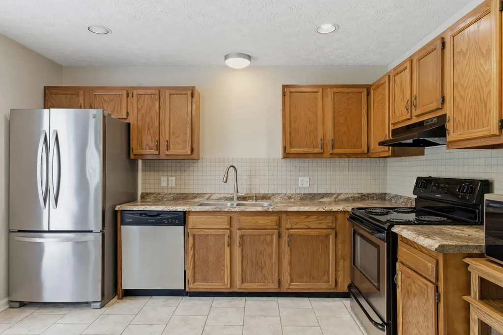 1019 Willowbank Dr, S Ashland City TN 37015