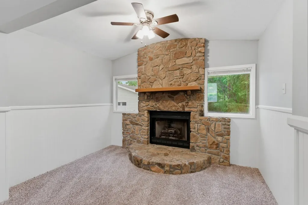 1019 Willowbank Dr, S Ashland City TN 37015