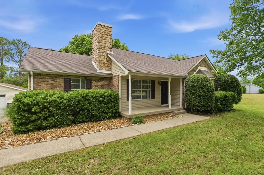 1019 Willowbank Dr, S Ashland City TN 37015
