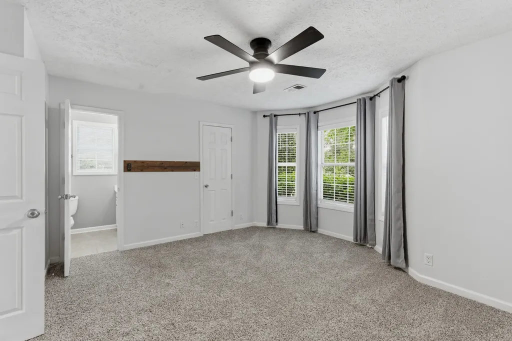 1019 Willowbank Dr, S Ashland City TN 37015