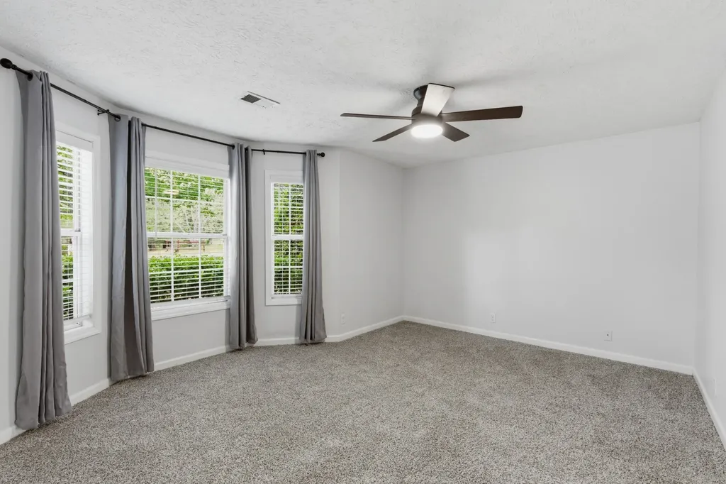 1019 Willowbank Dr, S Ashland City TN 37015