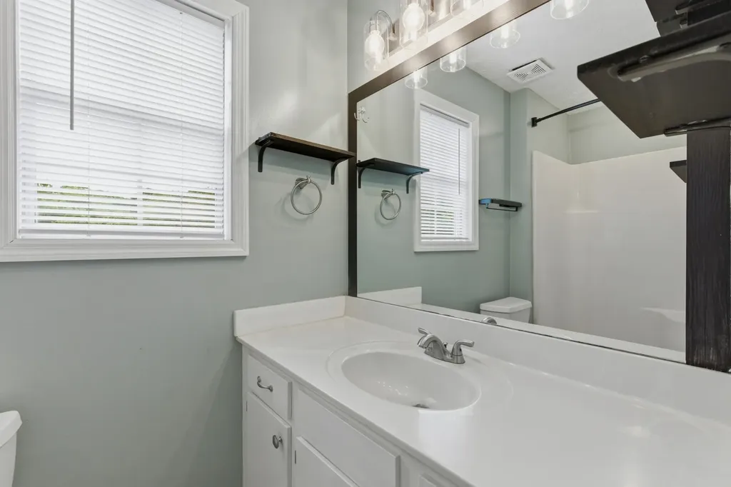 1019 Willowbank Dr, S Ashland City TN 37015