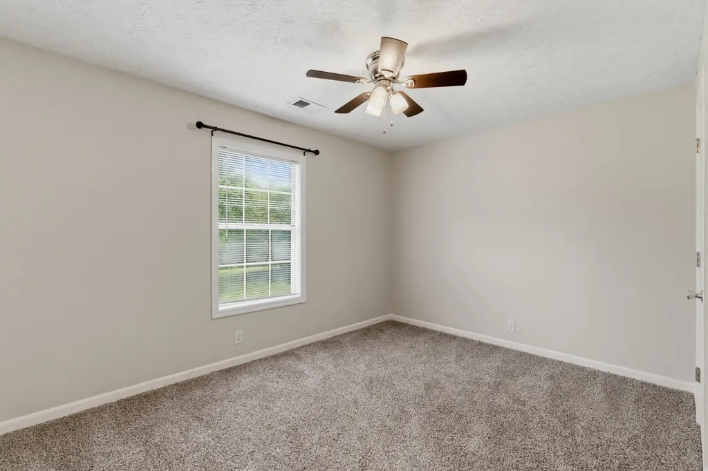 1019 Willowbank Dr, S Ashland City TN 37015