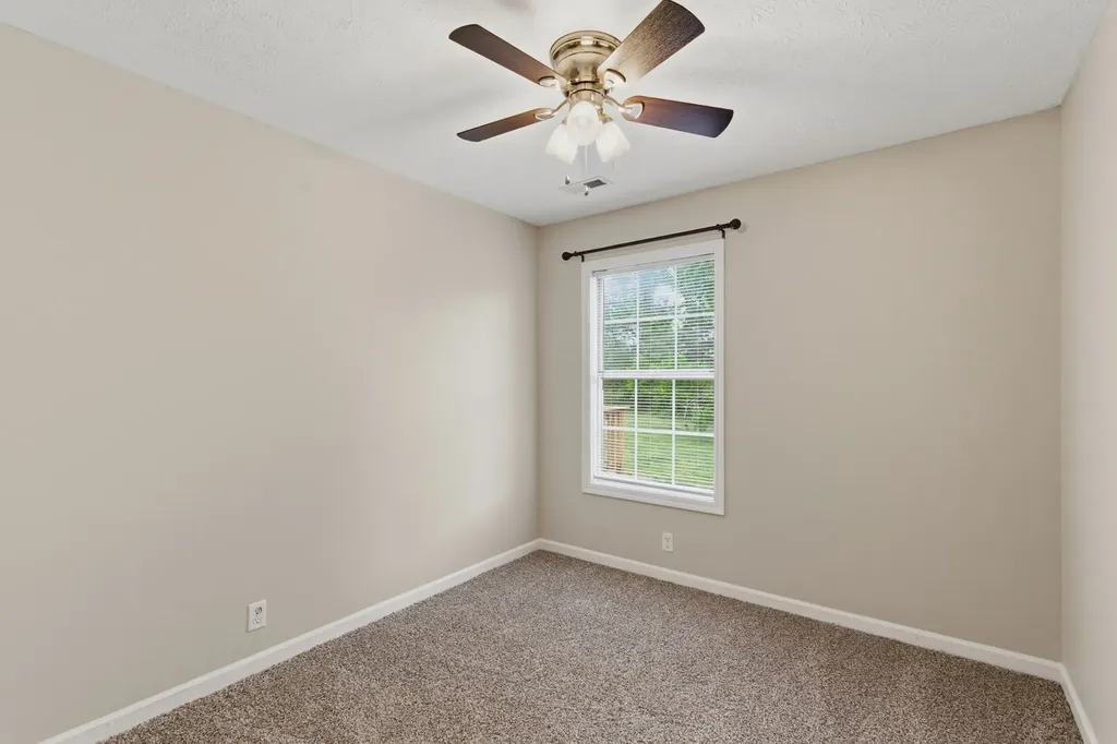 1019 Willowbank Dr, S Ashland City TN 37015