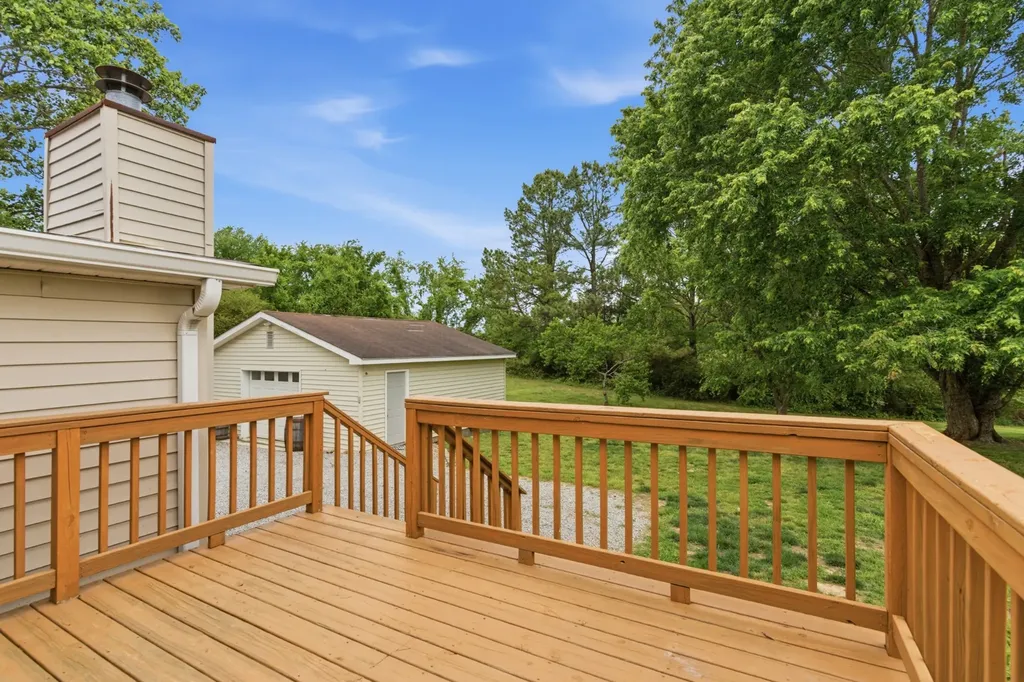 1019 Willowbank Dr, S Ashland City TN 37015