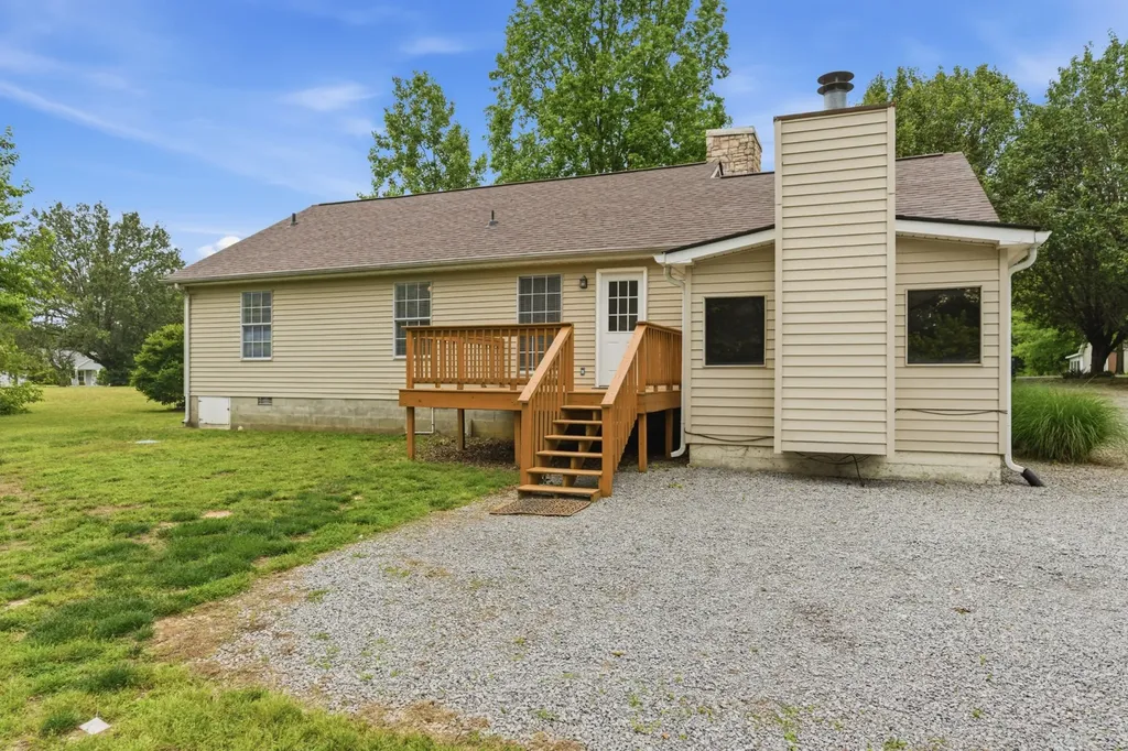 1019 Willowbank Dr, S Ashland City TN 37015