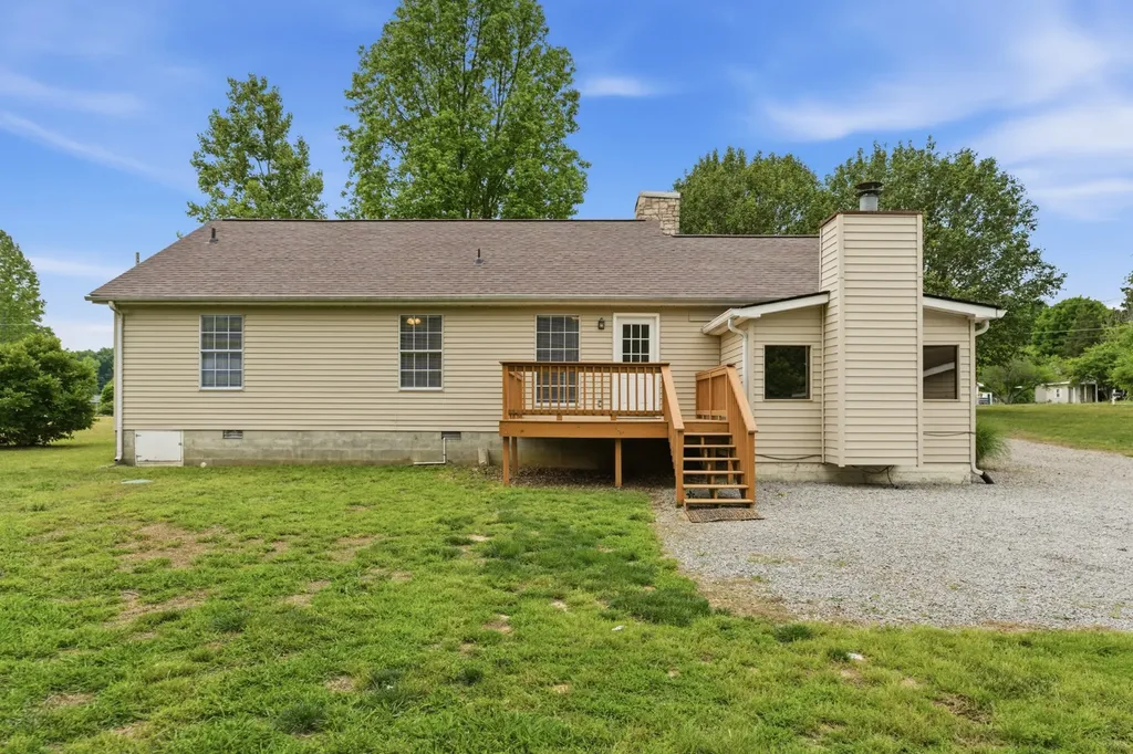 1019 Willowbank Dr, S Ashland City TN 37015