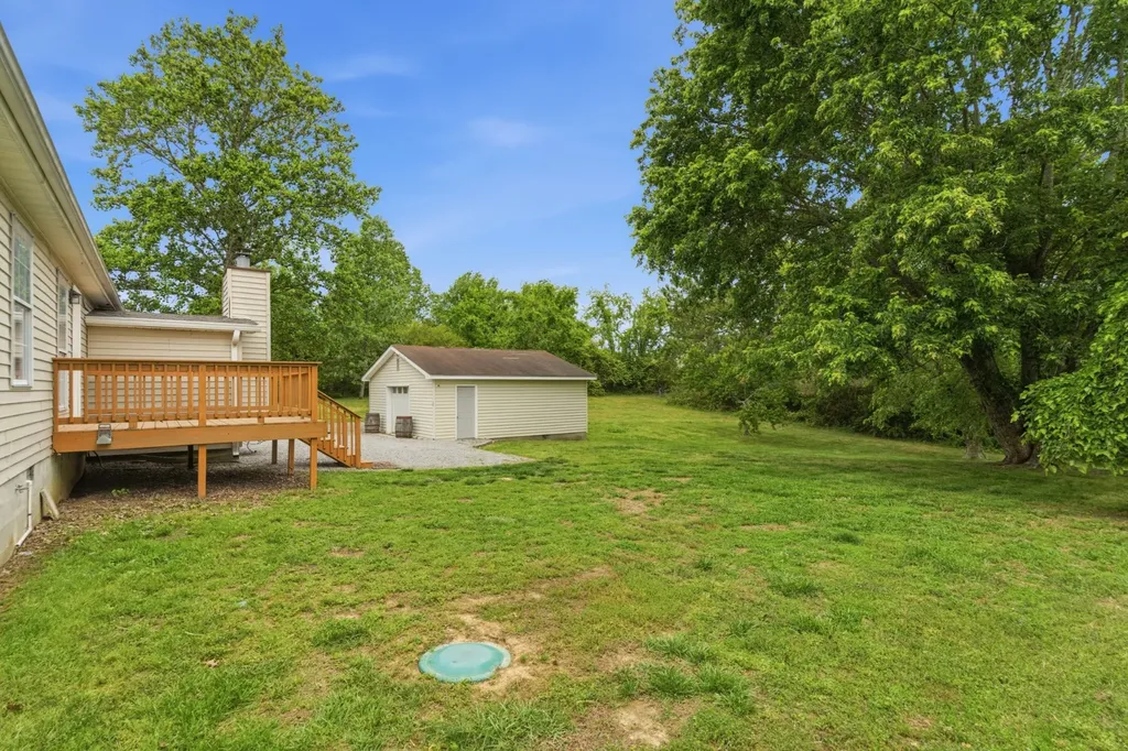 1019 Willowbank Dr, S Ashland City TN 37015