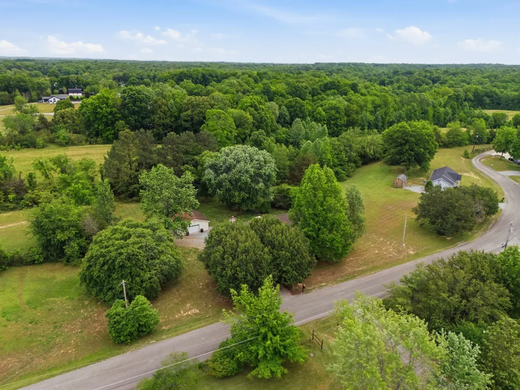 1019 Willowbank Dr, S Ashland City TN 37015