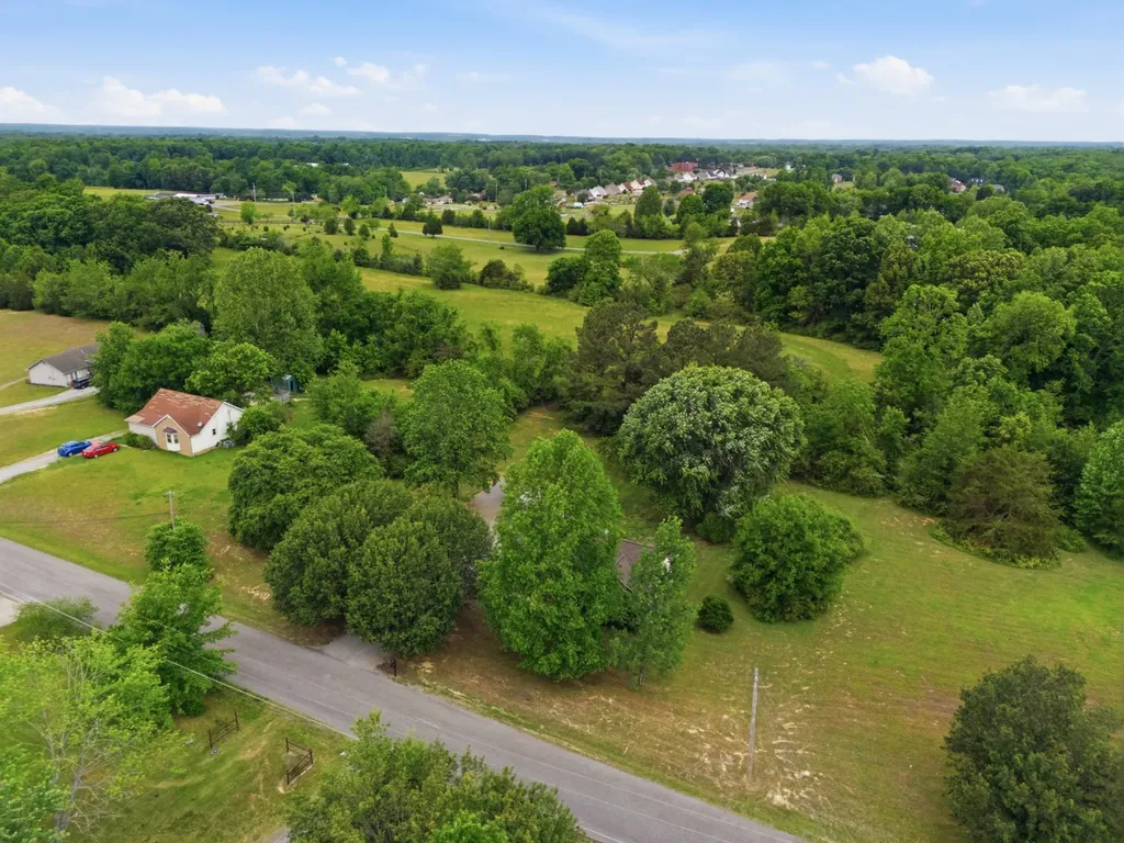 1019 Willowbank Dr, S Ashland City TN 37015