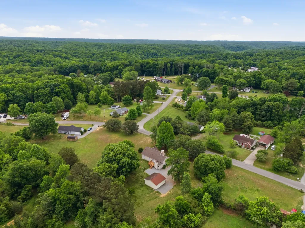 1019 Willowbank Dr, S Ashland City TN 37015