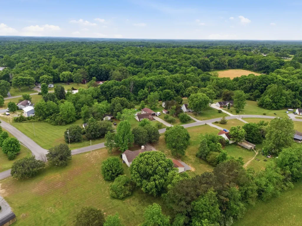 1019 Willowbank Dr, S Ashland City TN 37015