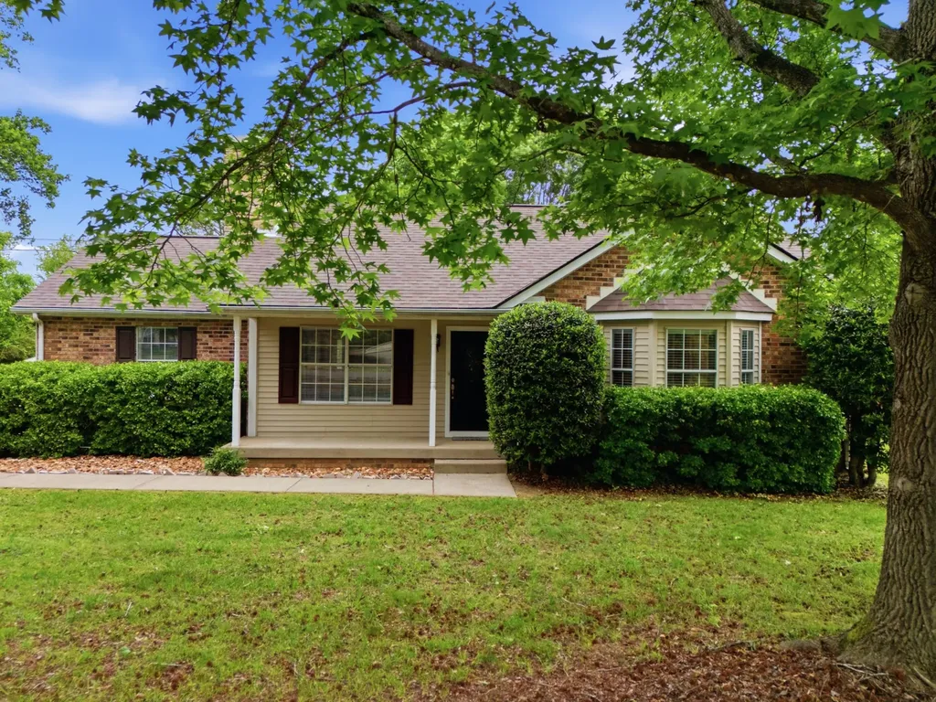1019 Willowbank Dr, S Ashland City TN 37015