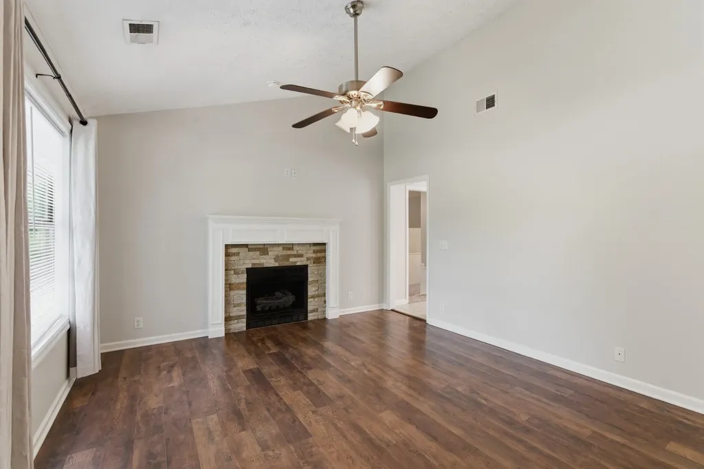1019 Willowbank Dr, S Ashland City TN 37015