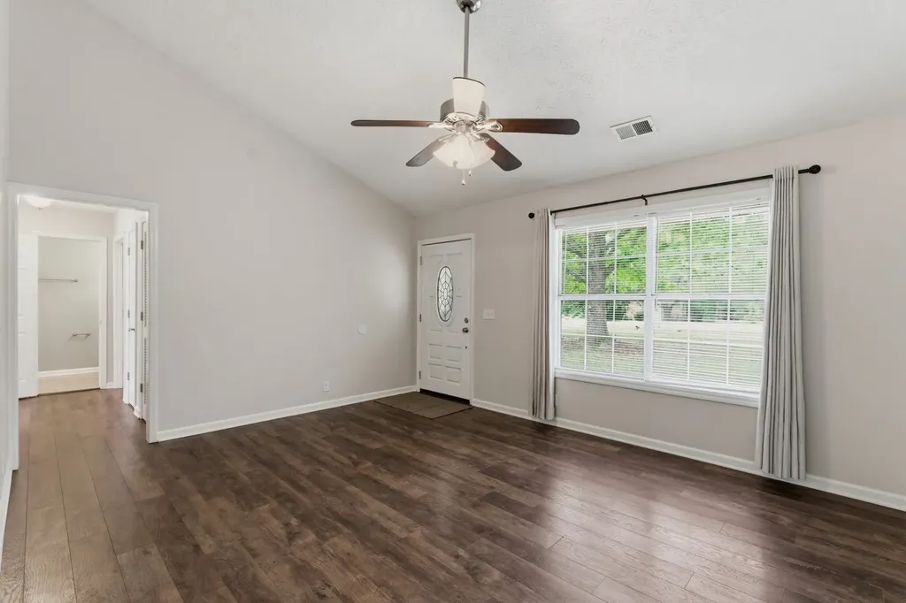1019 Willowbank Dr, S Ashland City TN 37015