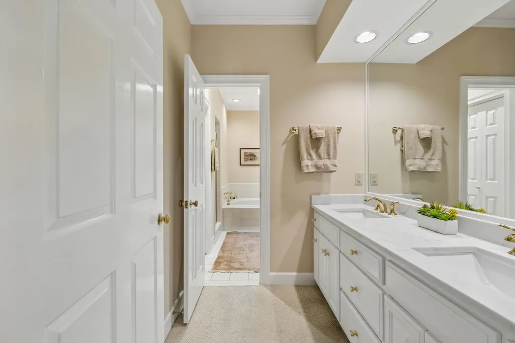 3737 West End Avenue Nashville TN 37205