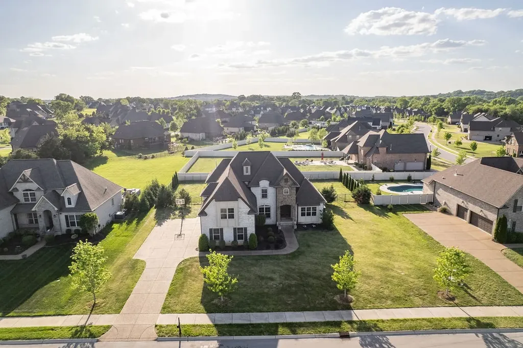 902 Larkspur Lane Lebanon TN 37087