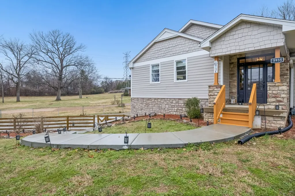 5935 S New Hope Road Hermitage TN 37076