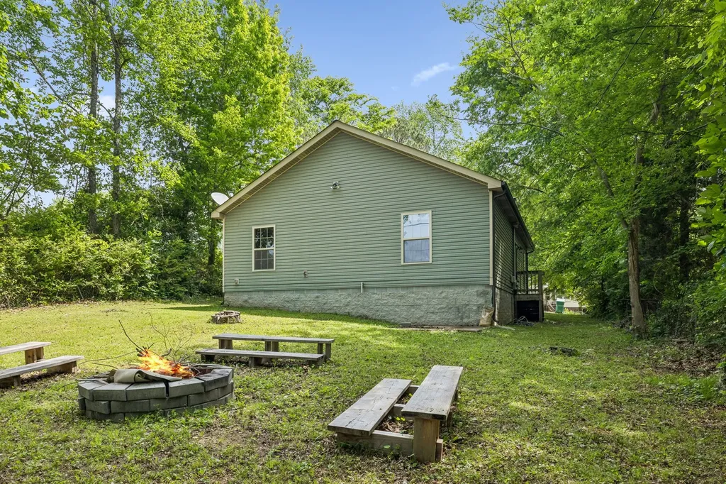 1008 Swift Drive Clarksville TN 37040