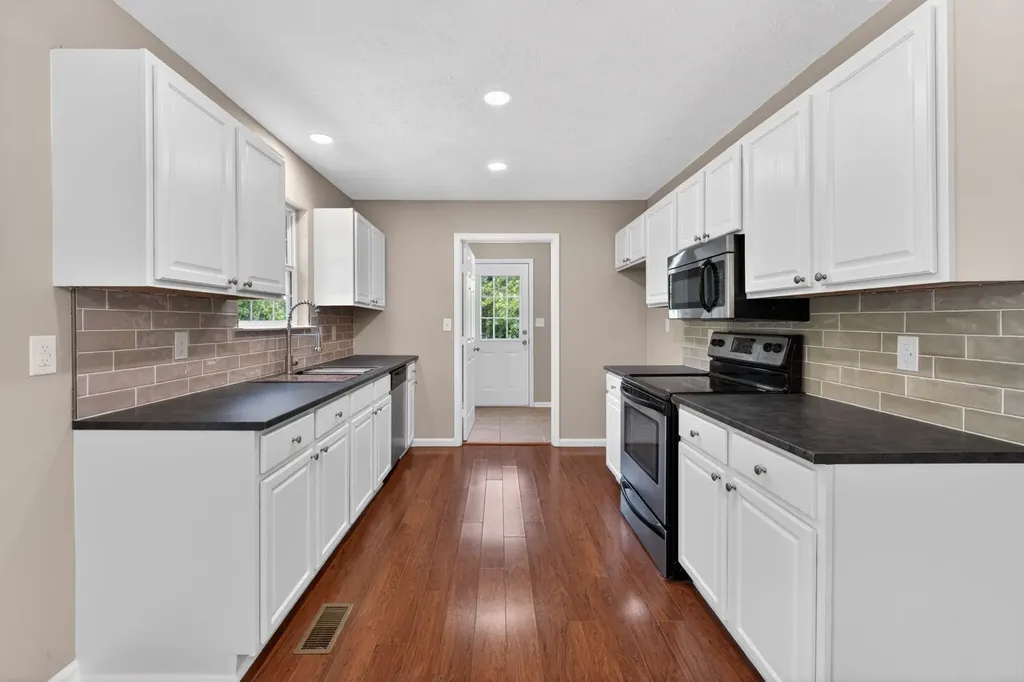 211 St Catherine Court Columbia TN 38401