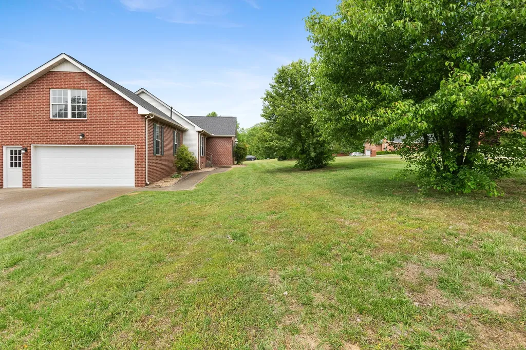 8001 Anna Court Greenbrier TN 37073