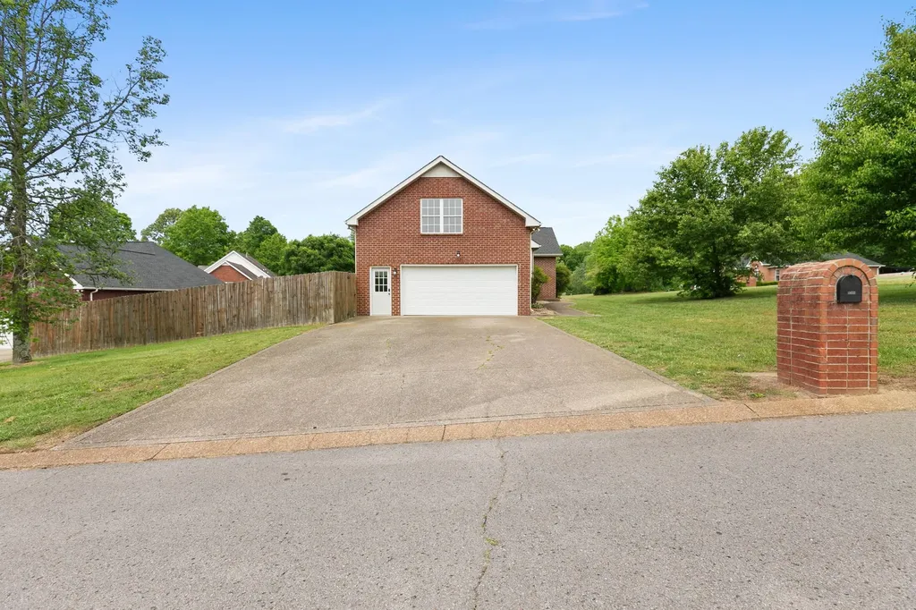 8001 Anna Court Greenbrier TN 37073
