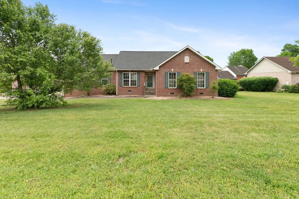 8001 Anna Court Greenbrier TN 37073