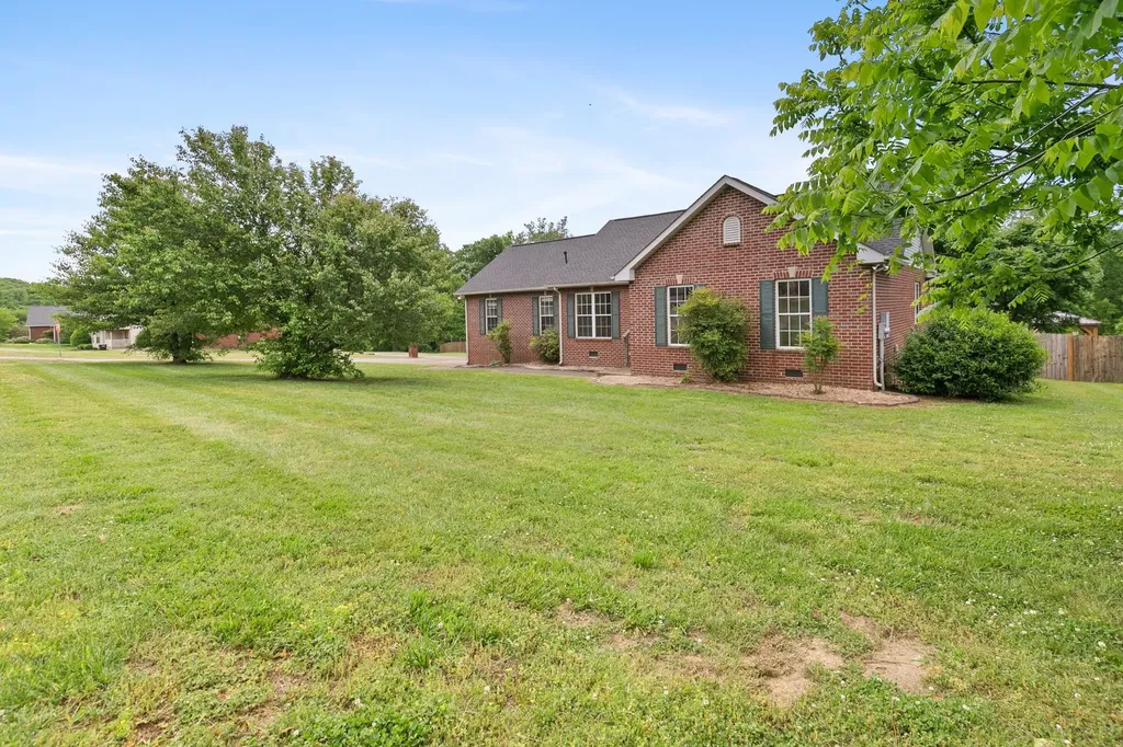 8001 Anna Court Greenbrier TN 37073
