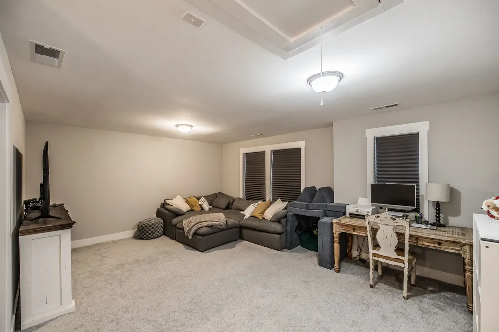 210 Woodhall Court White House TN 37188
